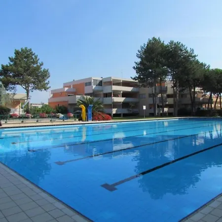 With Direct Access To The Pool ביביונה