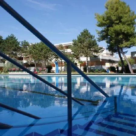 With Direct Access To The Pool * ביביונה