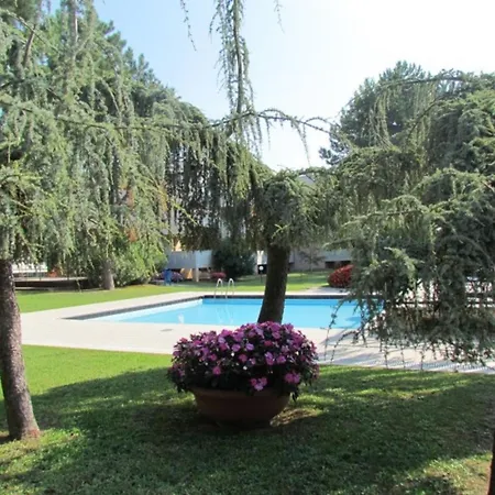 דירה With Direct Access To The Pool