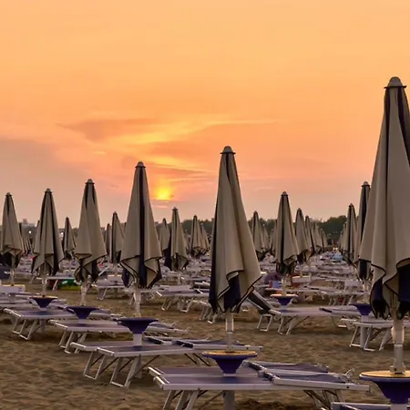 With Direct Access To The Pool Appartamento