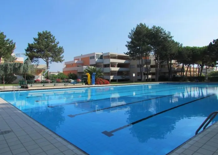 With Direct Access To The Pool Μπιμπιόνε
