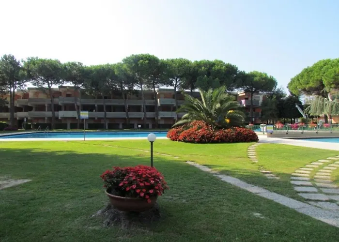 With Direct Access To The Pool