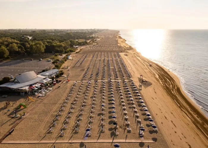 With Direct Access To The Pool