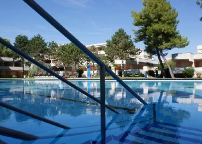 With Direct Access To The Pool * Μπιμπιόνε