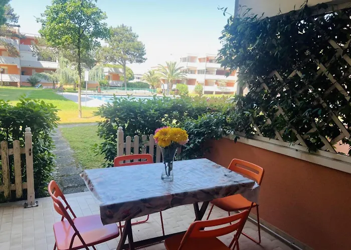 With Direct Access To The Pool Διαμέρισμα *